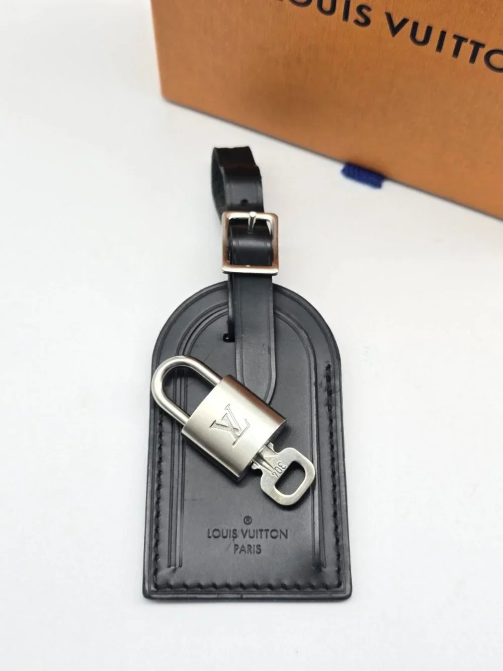 Authentic Louis Vuitton Black Luggage Tag Silver LV Padlock Key & Box